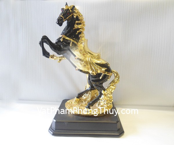A021 ngua den yen vang 01 Hong Kong feng shui black stone horse A021